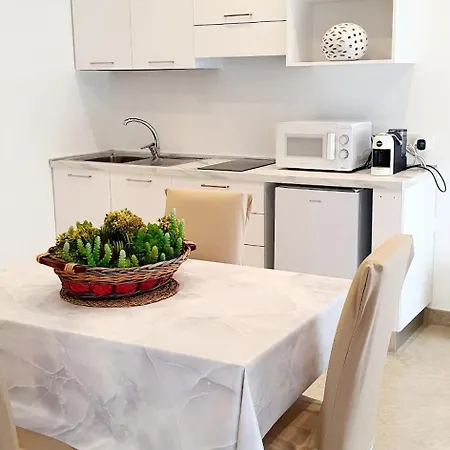 Ele & Ca Apartment *